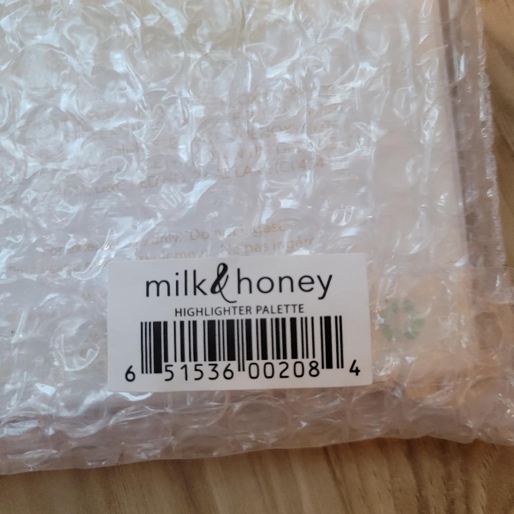 BEAUTY BAKERIE MILK & HONEY HIGHLIGHTING PALETTE - Picture 8 of 9